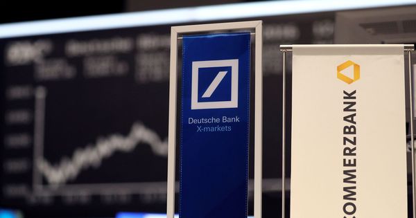 Foto: Foto de archivo de los logos de ambos bancos alemanes. (Reuters)