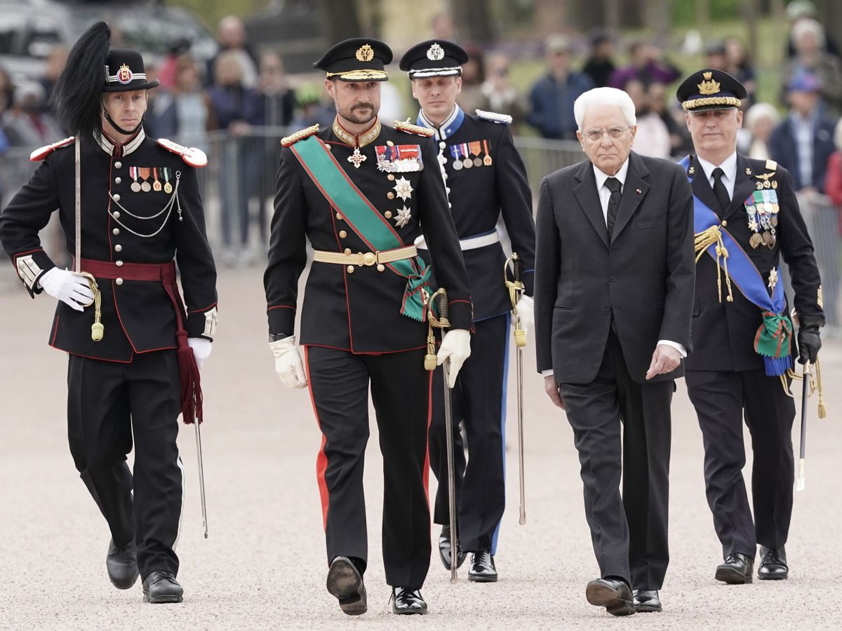 Foto: Haakon de Noruega, junto al presidente de Italia, Sergio Mattarella. (EFE/EPA/Annika Byrde)