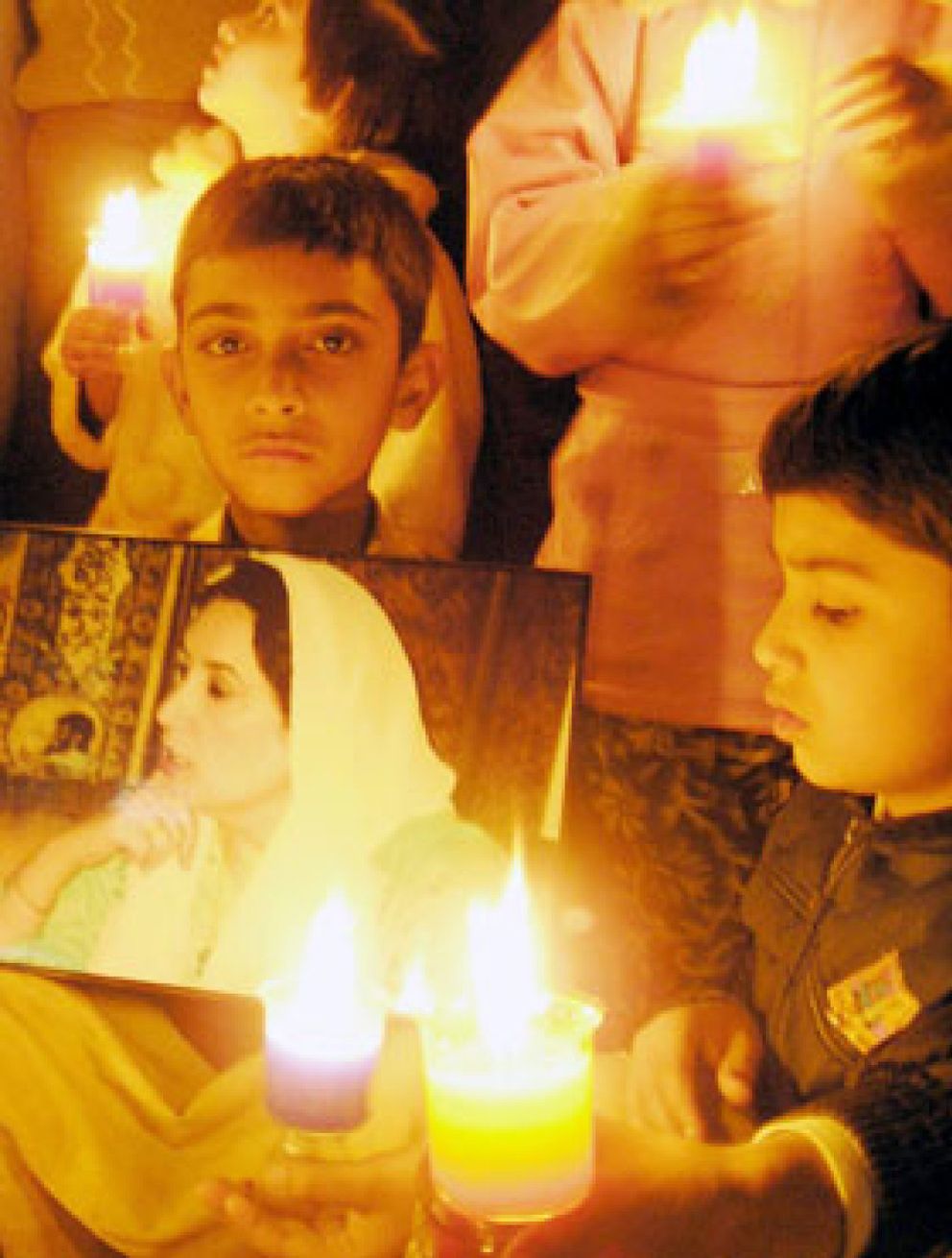 Foto: El hijo de Benazir Bhutto regresa a su exilio