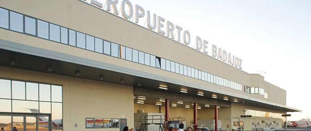 Foto: Extremadura paga 1,8 millones a Helitt para que vuele desde el aeropuerto de Badajoz