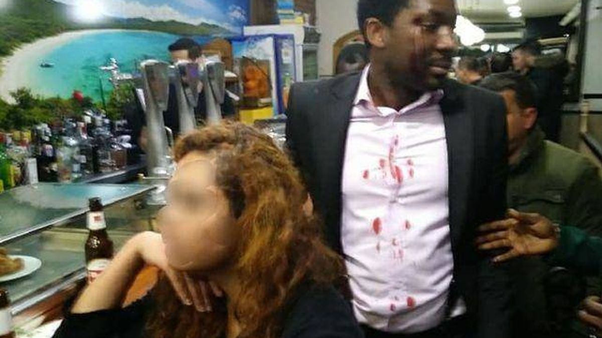 Detenida por una agresión racista a un actor al grito de "no quiero negros en el bar"