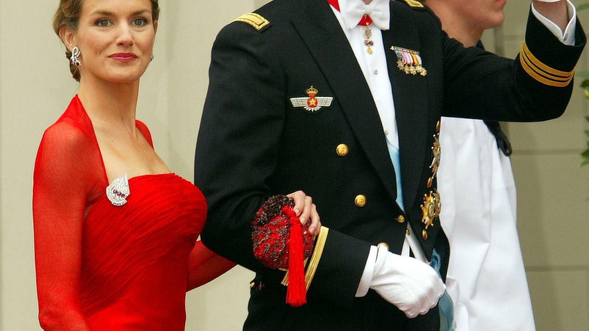 Los 5 looks 'vintage' de la reina Letizia que también queremos que rescate