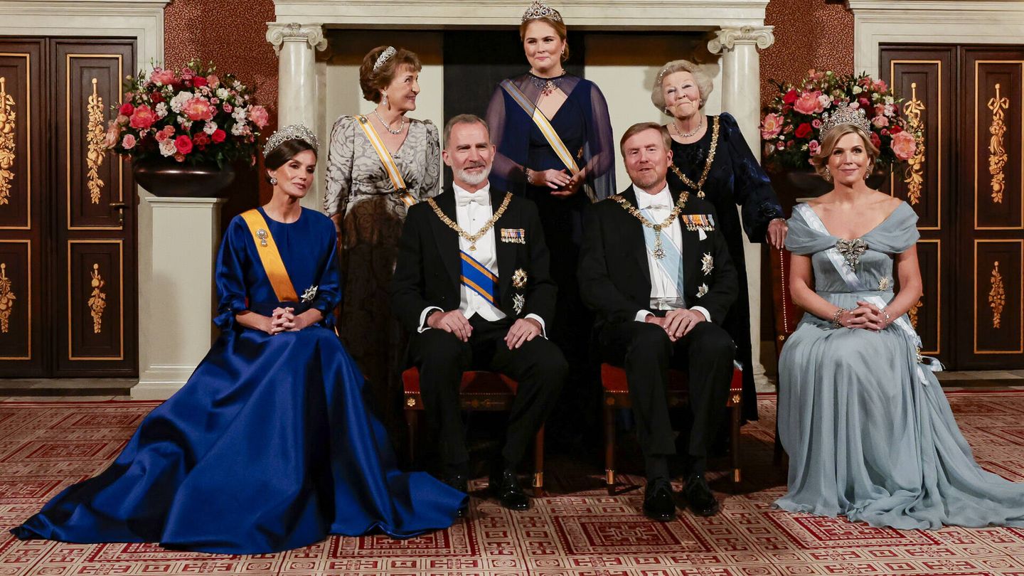 La imagen oficial de la cena de Gala entre los reyes de los Países Bajos y los reyes de España. (Gtres)