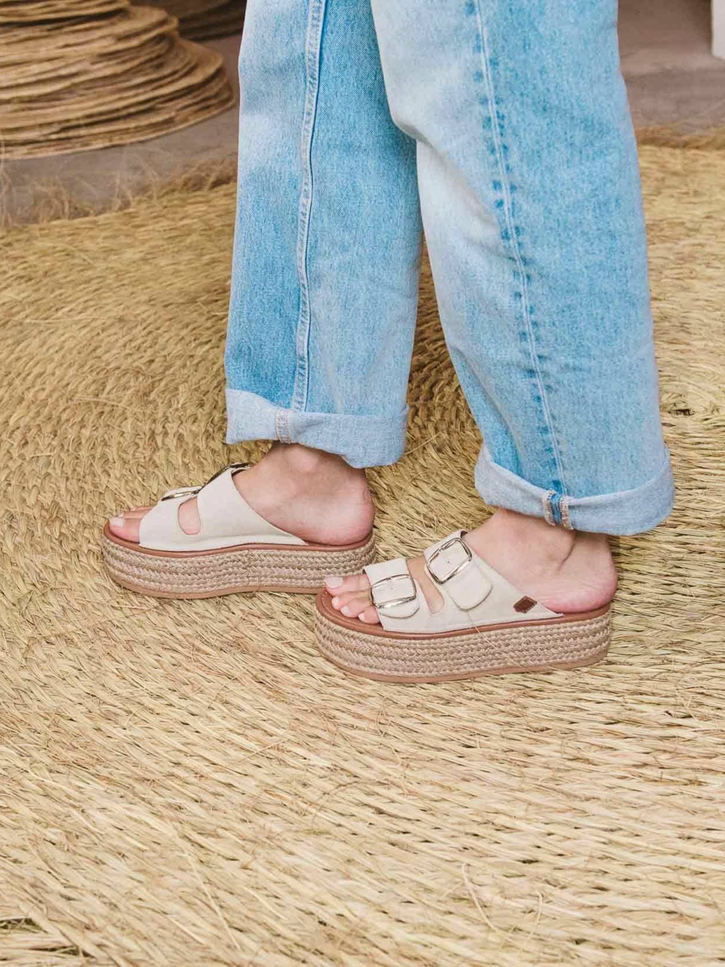 Las sandalias de Popa que tiene Sara Carbonero. (Cortesía)