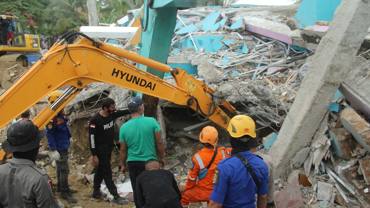 Al menos 42 muertos y 637 heridos tras un fuerte seísmo de 6,2 en Indonesia central