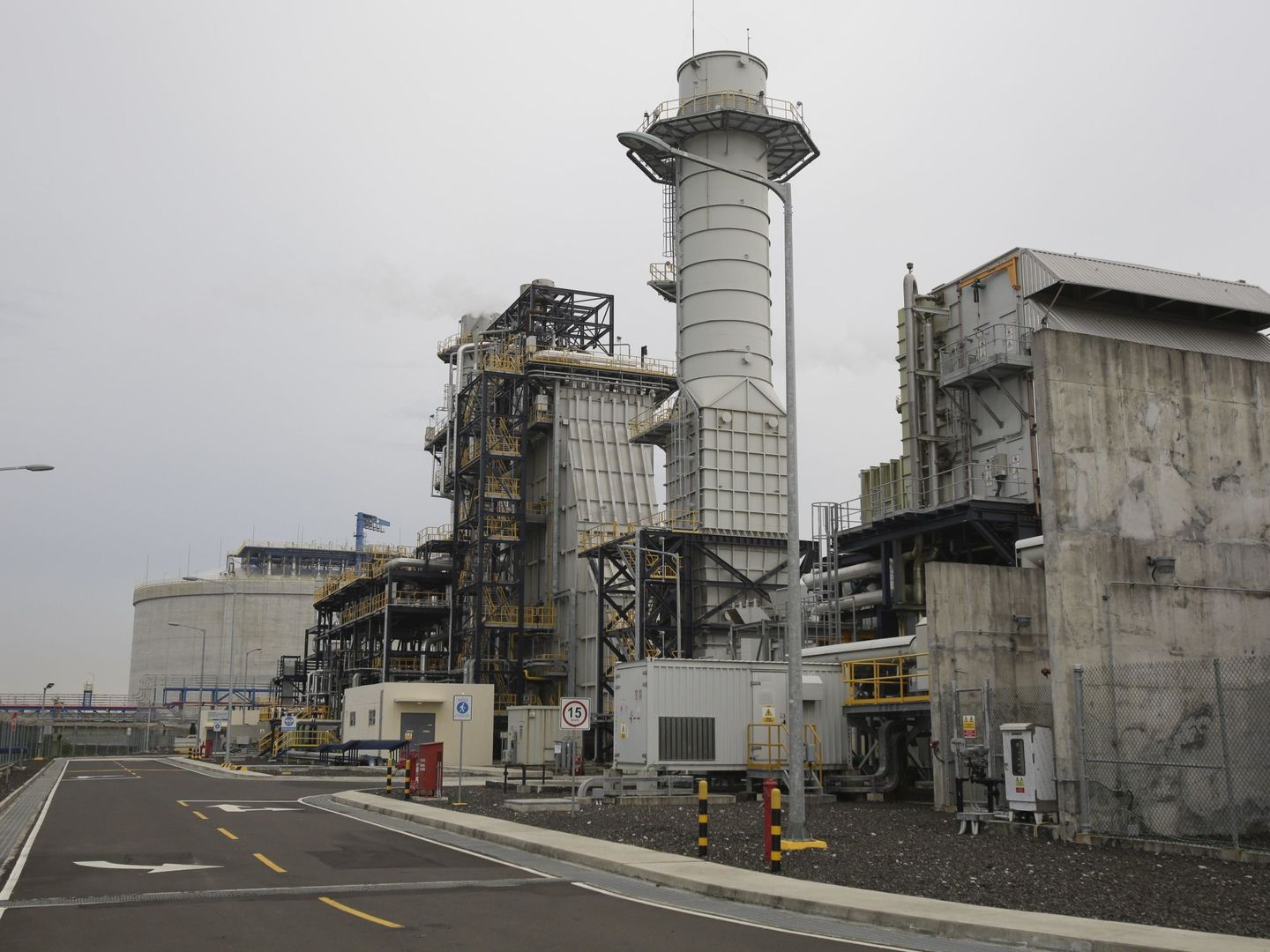 Planta de gas natural licuado en Panamá. (EFE)