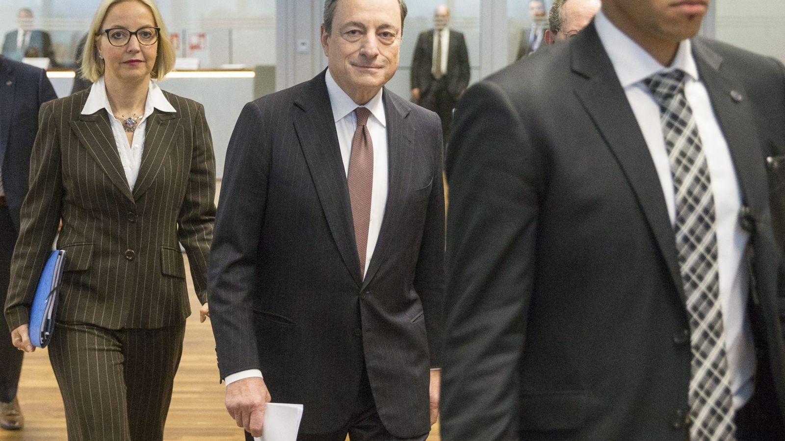 Foto: Mario Draghi, presidente del BCE, antes de una rueda de prensa en Fráncfort la pasada semana. (EFE)