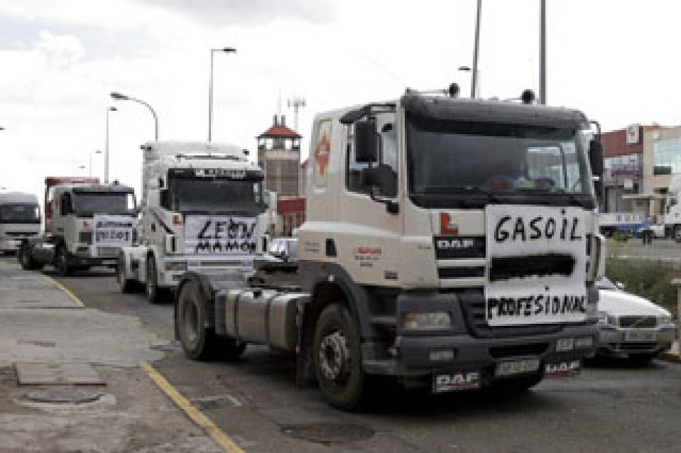 Foto: Policía y Guardia Civil evitan que los transportistas entren en en la M-30