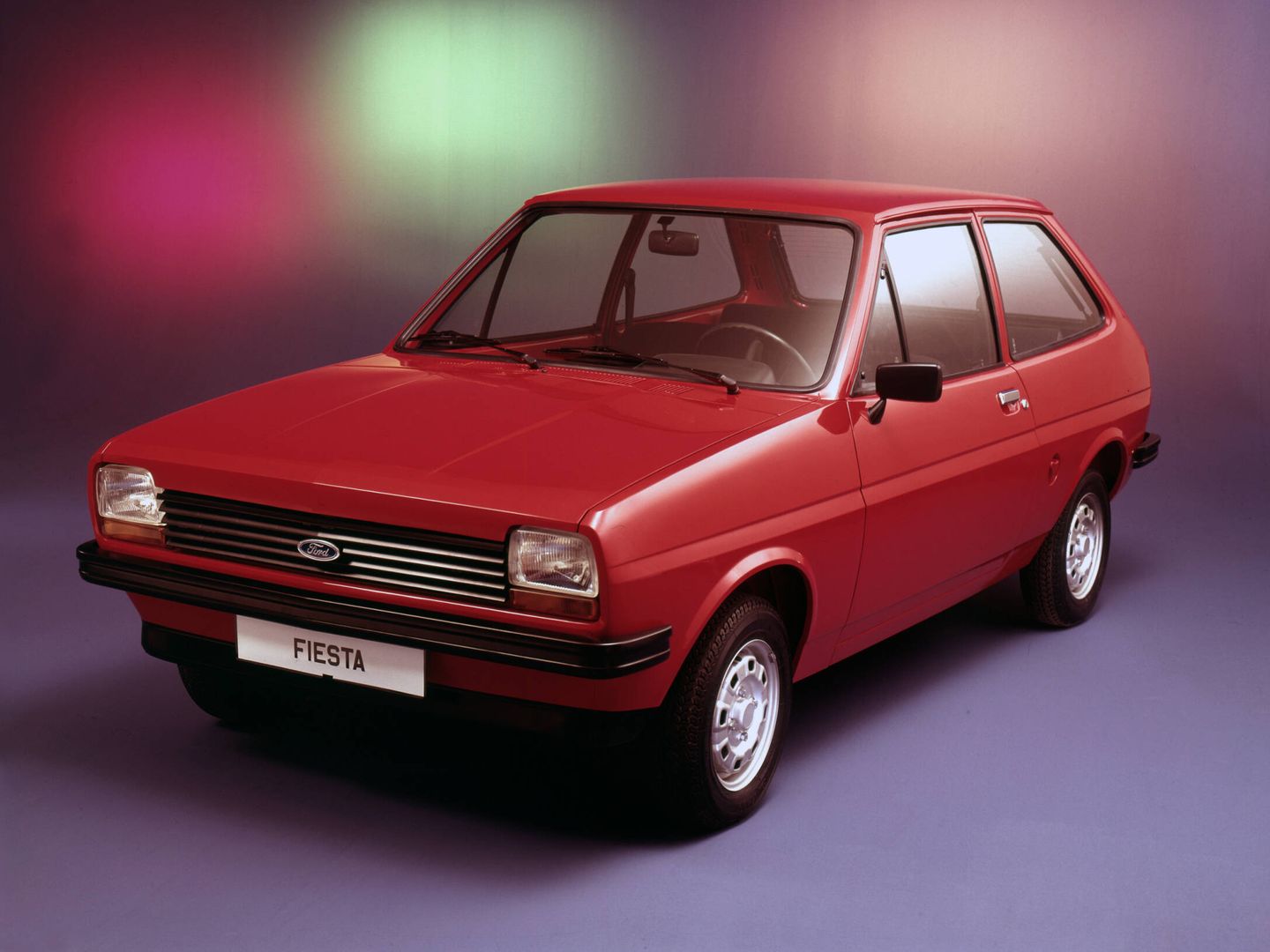 El primer Ford Fiesta, lanzado en 1976, ofrecía dos motores de 957 cc, con 40 y 45 CV.