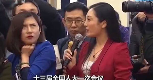 Foto: El gesto de esta periodista se ha hecho viral en China, donde el Gobierno ha intentado censurarlo.