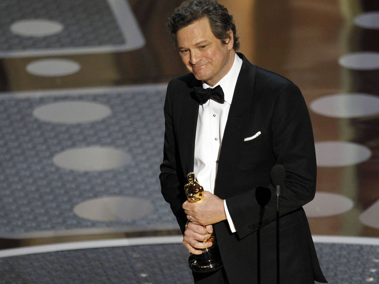 Colin Firth recoge el Oscar a mejor actor (Reuters)