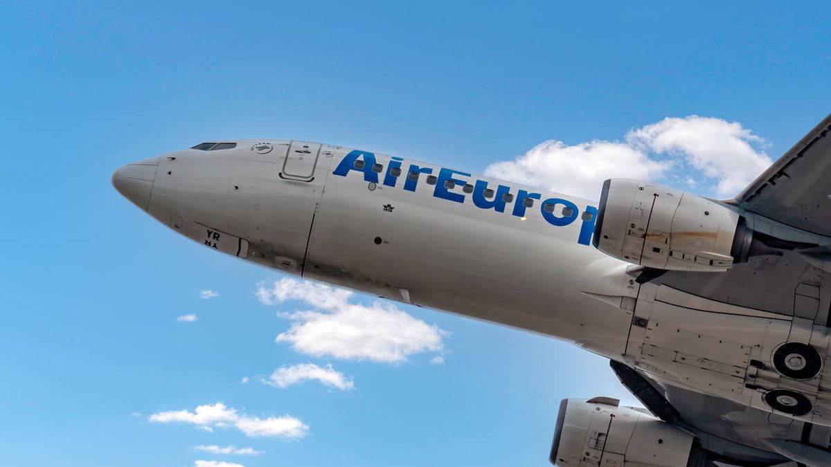 Air Europa promete más comida y mejores hoteles a sus pilotos para evitar la huelga