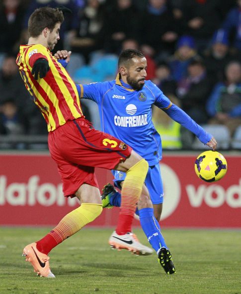 Foto: Piqué, durante el partido Getafe-Baarcelona (EFE)