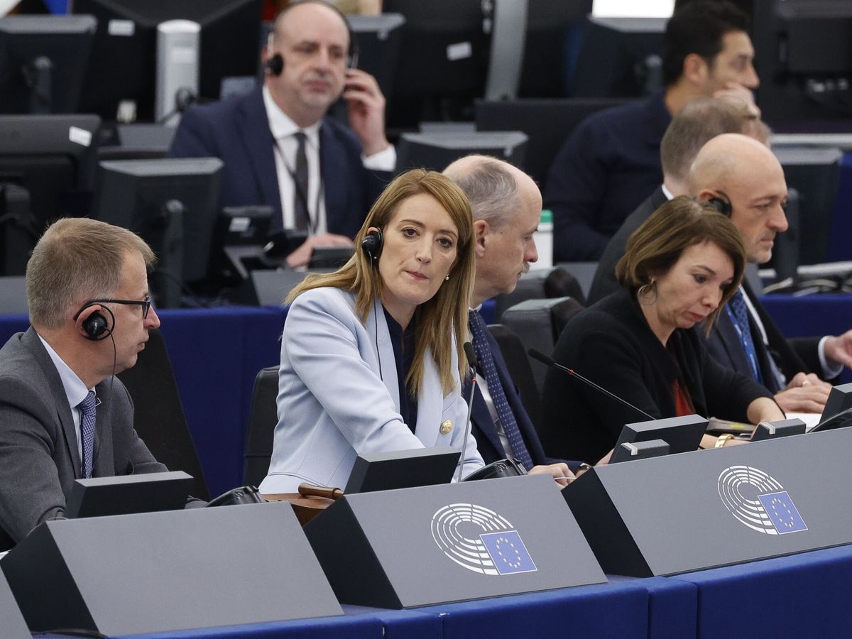 Foto: La presidenta del Parlamento Europeo, Roberta Metsola, durante la sesión de este martes. (EFE/Julien Warnand)