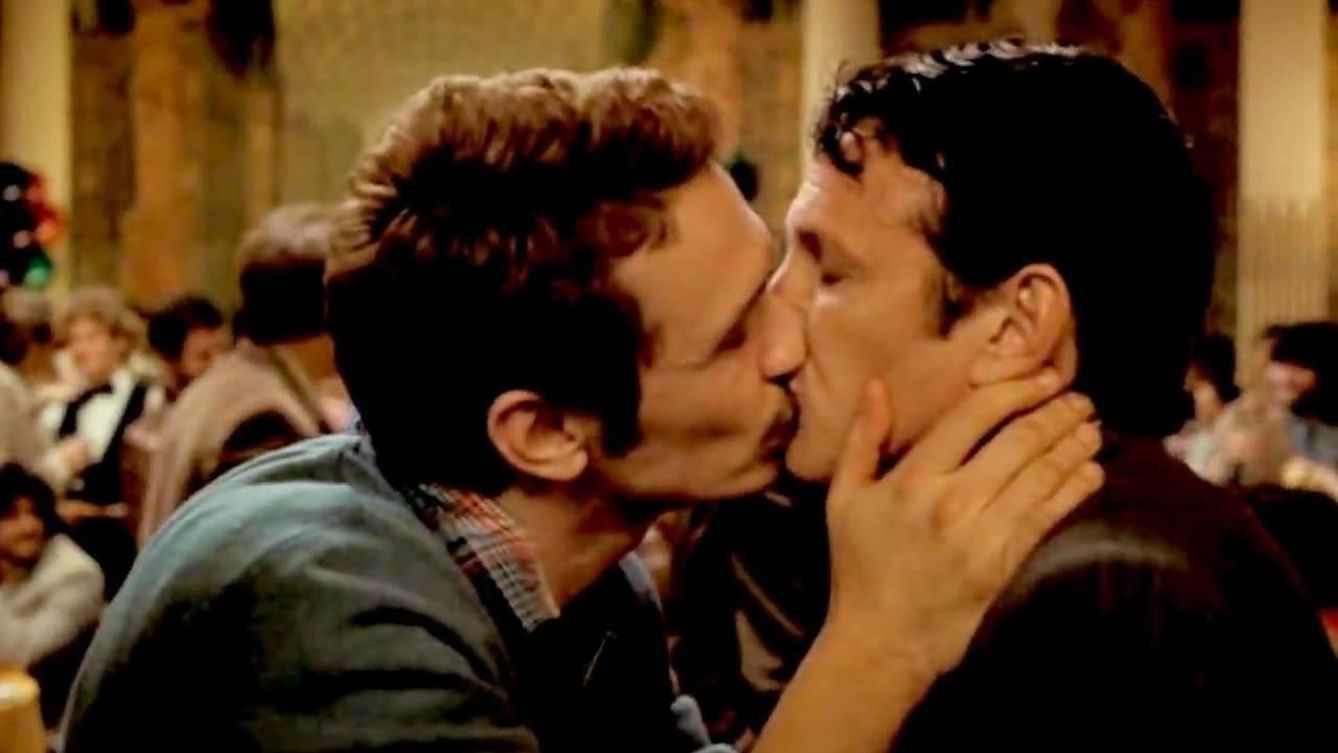 En 'Milk' Sean Penn interpreta a Harvey Milk, un activista homosexual. (2008)