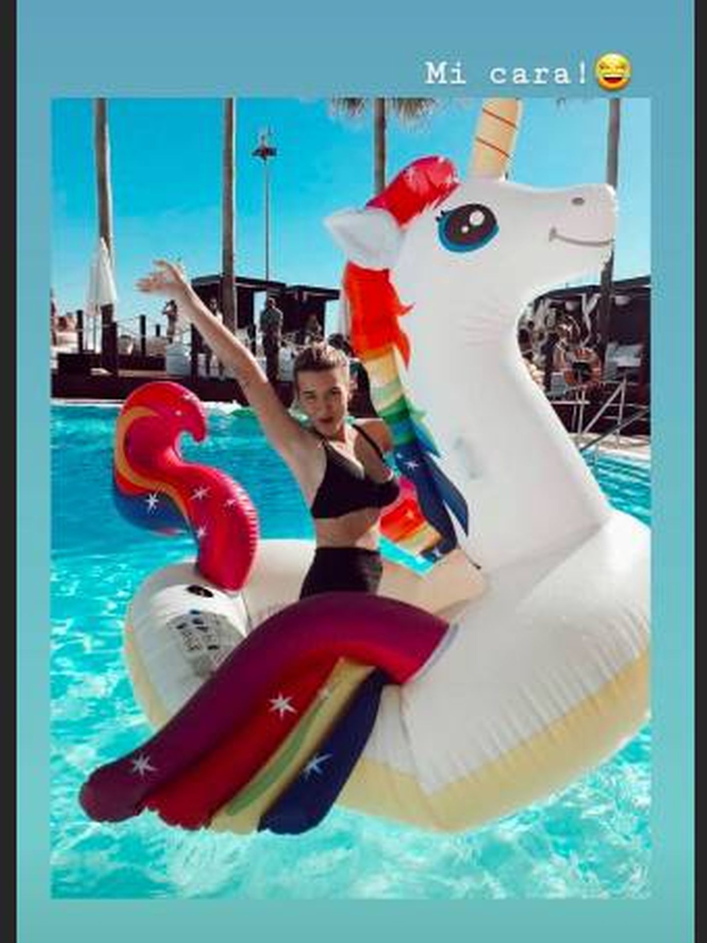 Otra imagen de Alba Díaz en la piscina con el bikini de Tezenis. (Instagram)