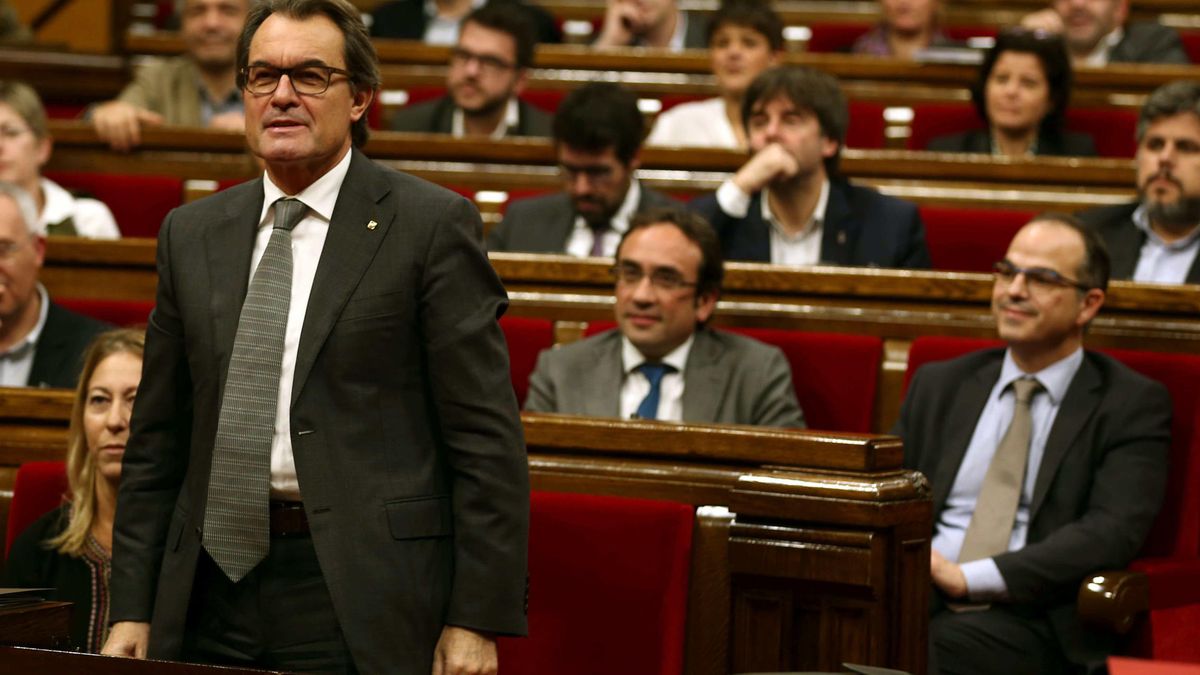 Fitch rebaja el 'rating' de Cataluña a bono basura por la declaración de independencia