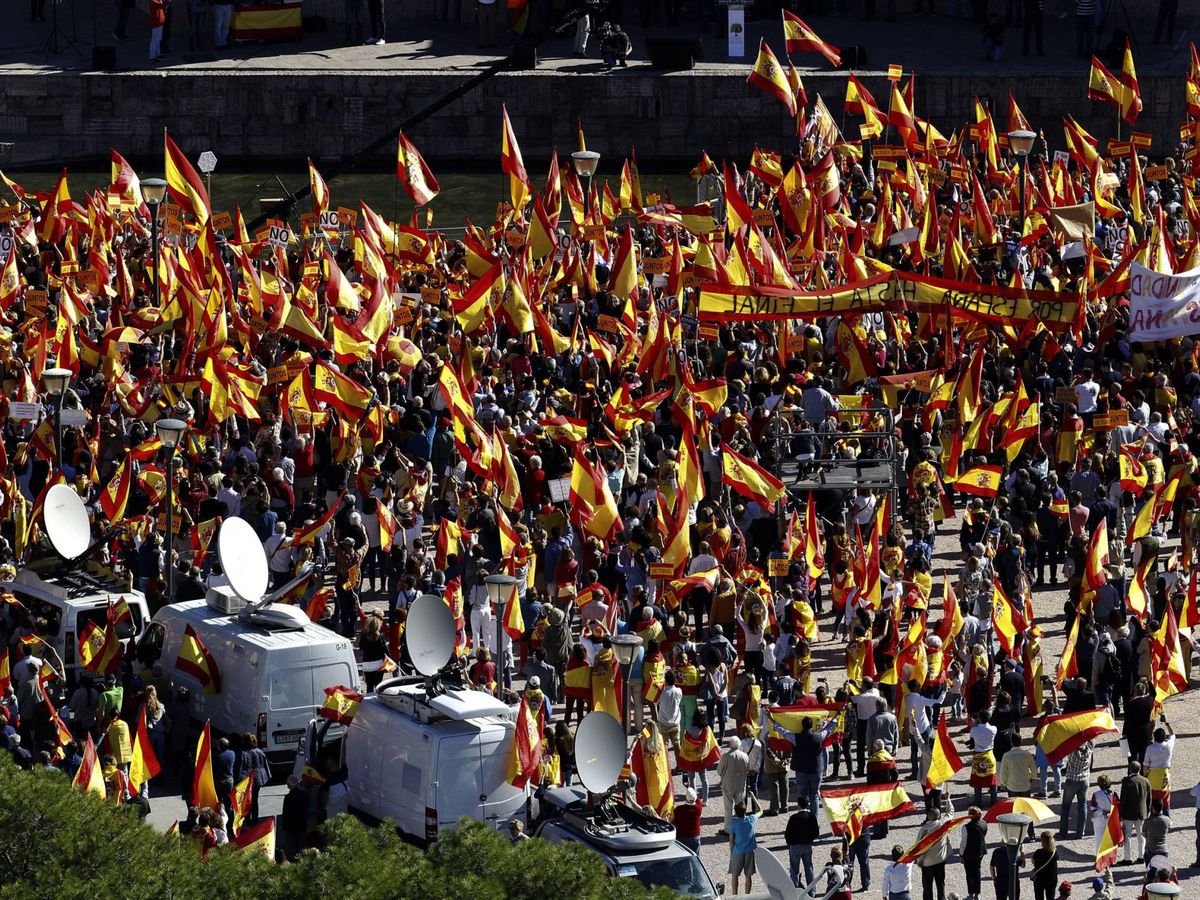 Foto: Manifestación en Colón reivindicando la unidad de España. (EFE)