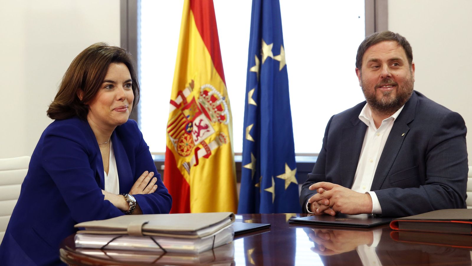 Foto: Imagen de una reunión entre Soraya Sáenz de Santamaría y Oriol Junqueras en abril pasado. (EFE)