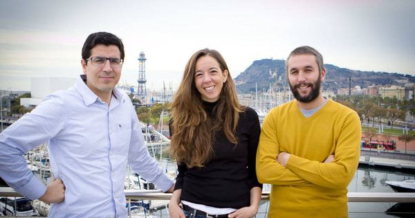 Foto: Ferran Nogué (izq.), cofundador de HolaLuz; Carlota Pi, cofundadora y CMO; Oriol Vila, cofundador y CEO. (Foto: Holaluz)