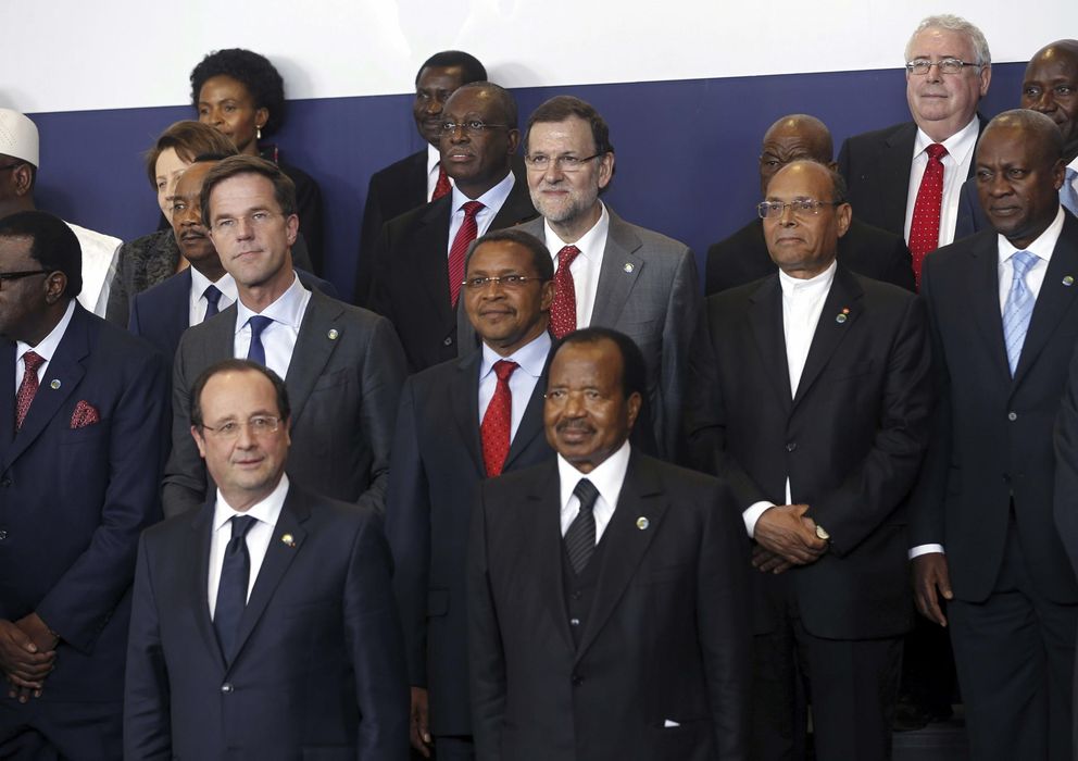 Foto: El presidente del Gobierno español, Mariano Rajoy, posa para la foto de familia de la IV Cumbre UE-África. (EFE)
