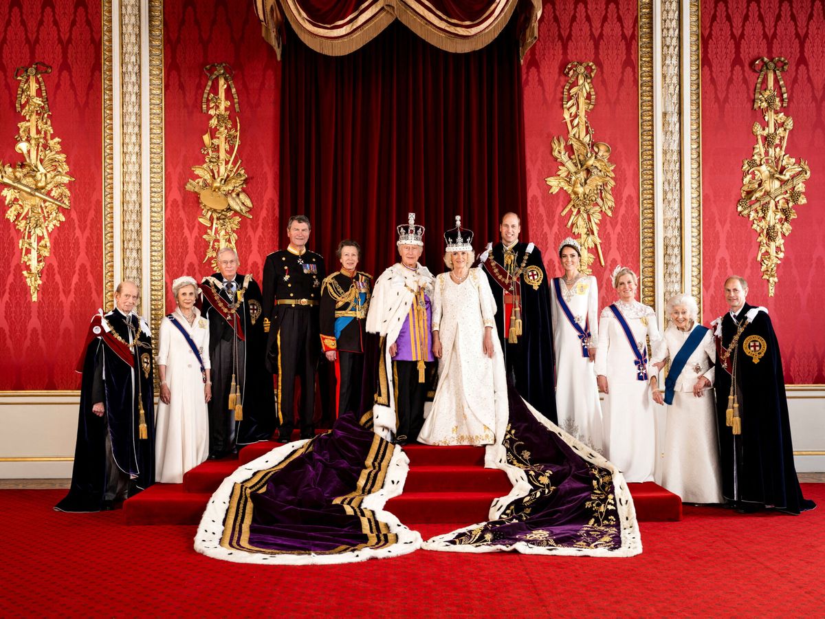 Foto: El retrato oficial de los miembros de la Casa Real. (Buckingham/Hugo Burnand)