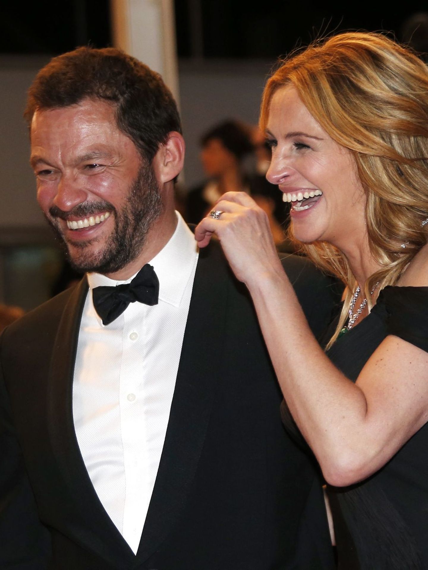 Dominic West, junto a Julia Roberts en el Festival de Cannes. (EFE/Sebastien Nogier)