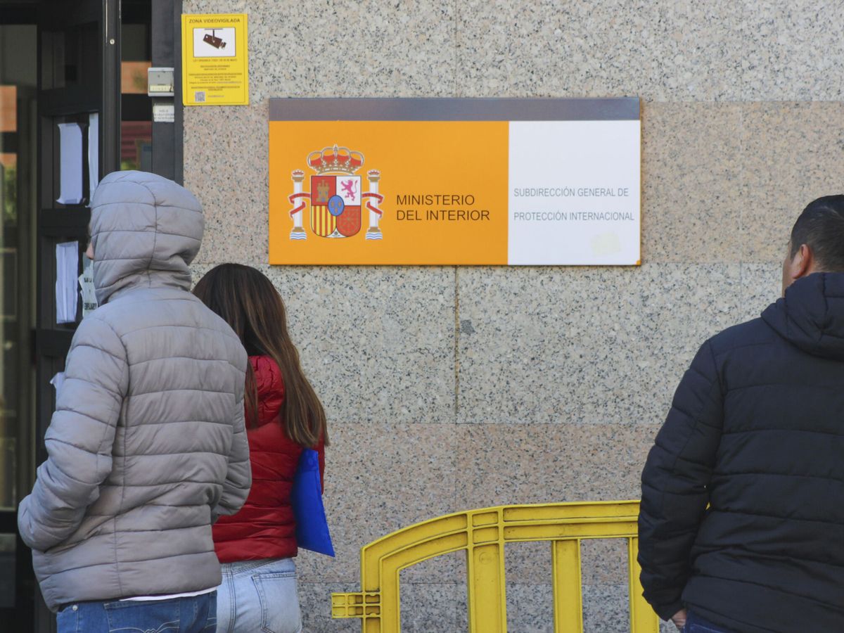 Foto: Una oficina de solicitantes de asilo en Madrid. (EFE/Luis Ángel Reglero)