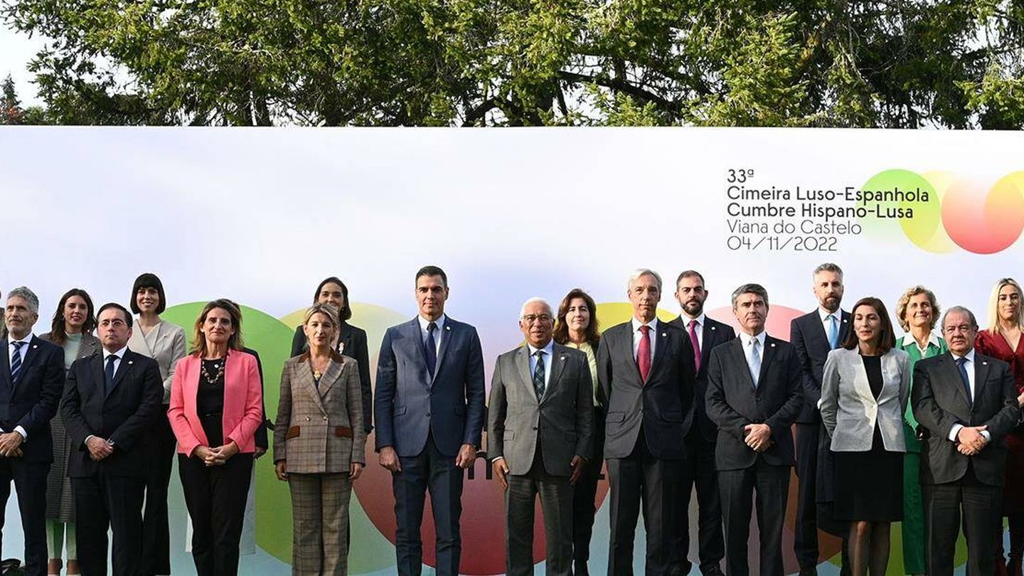 Foto de familia el 4 de noviembre de 2022 cuando se celebró, en Viana do Castelo, la XXXIII Cumbre hispano-portuguesa. (Ministerio de Asuntos Exteriores)