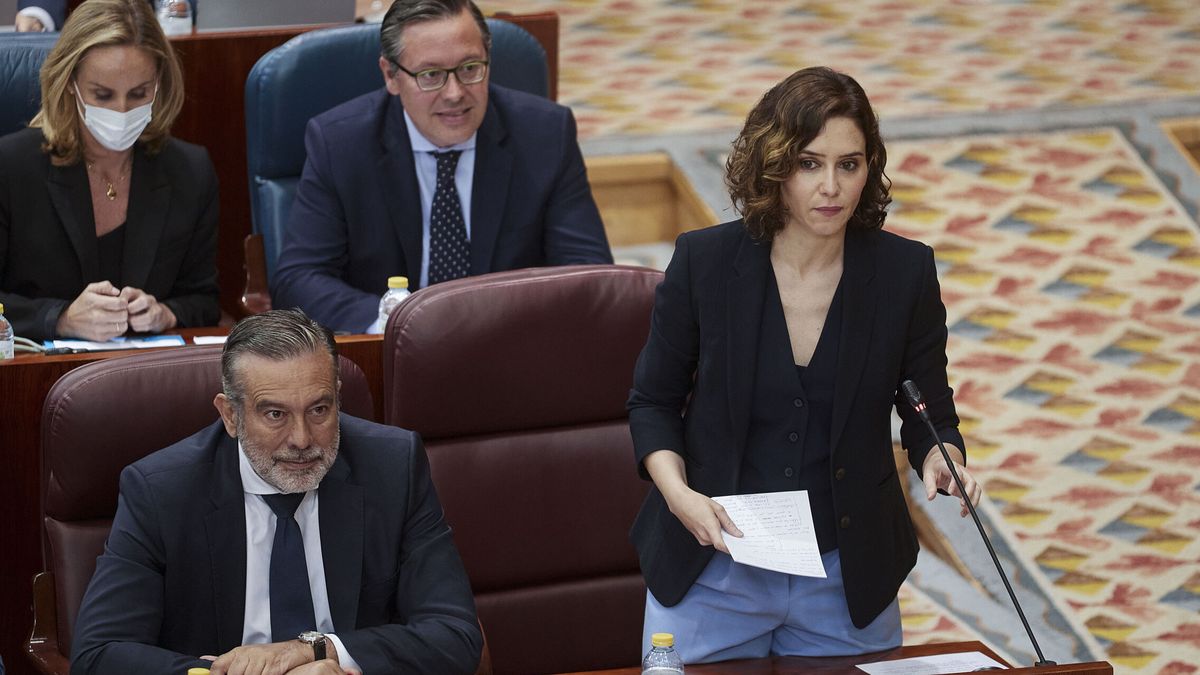 El caso de los comisionistas hunde en el fango el debate político en Madrid