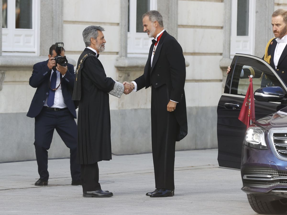 Foto: El presidente del Tribunal Supremo, Carlos Lesmes, y el rey Felipe VI, este miércoles en la sede del Tribunal Supremo en Madrid. (EFE/Juan Carlos Hidalgo)