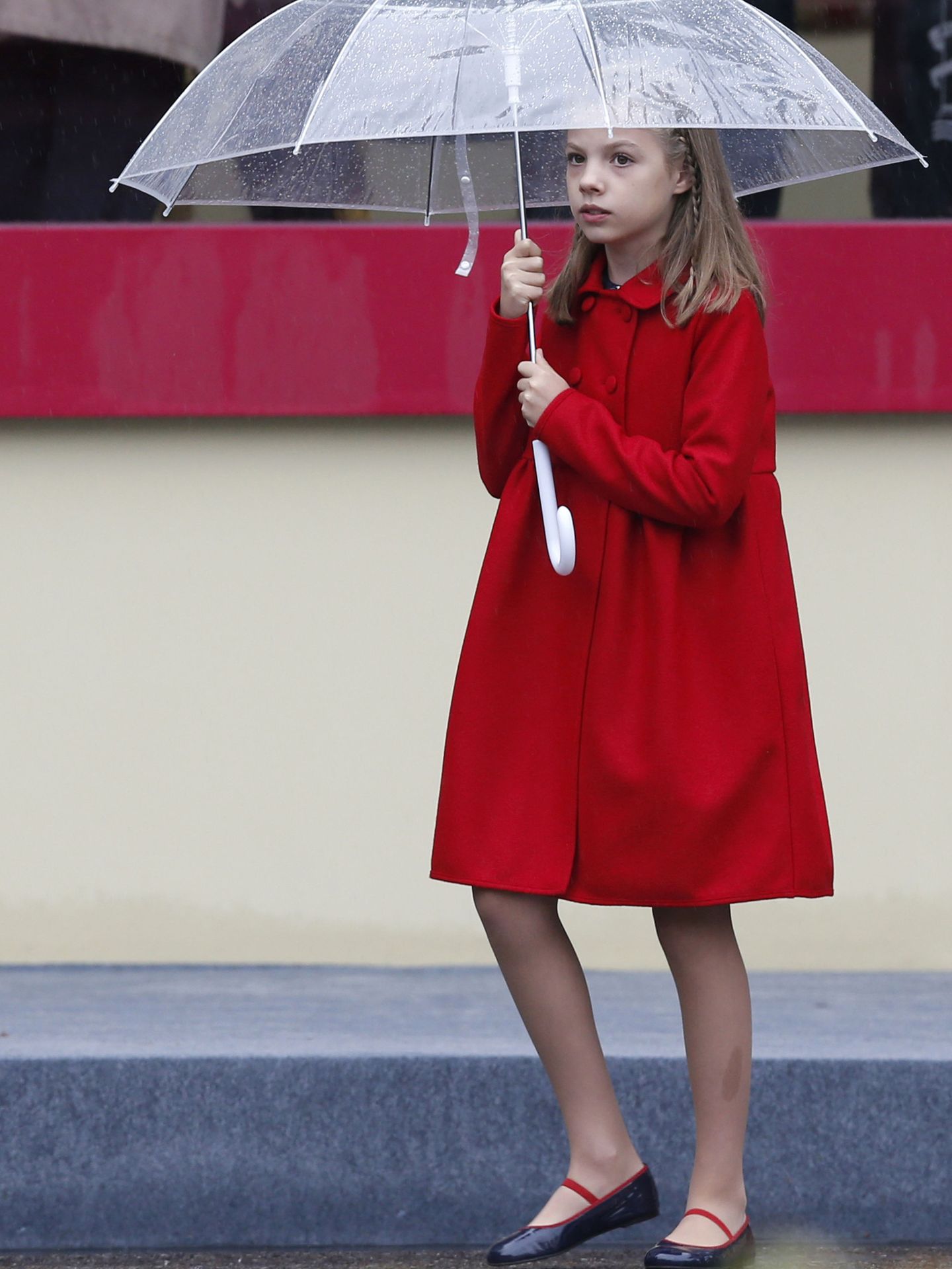 La infanta Sofía, bajo la lluvia en 2016. (EFE)