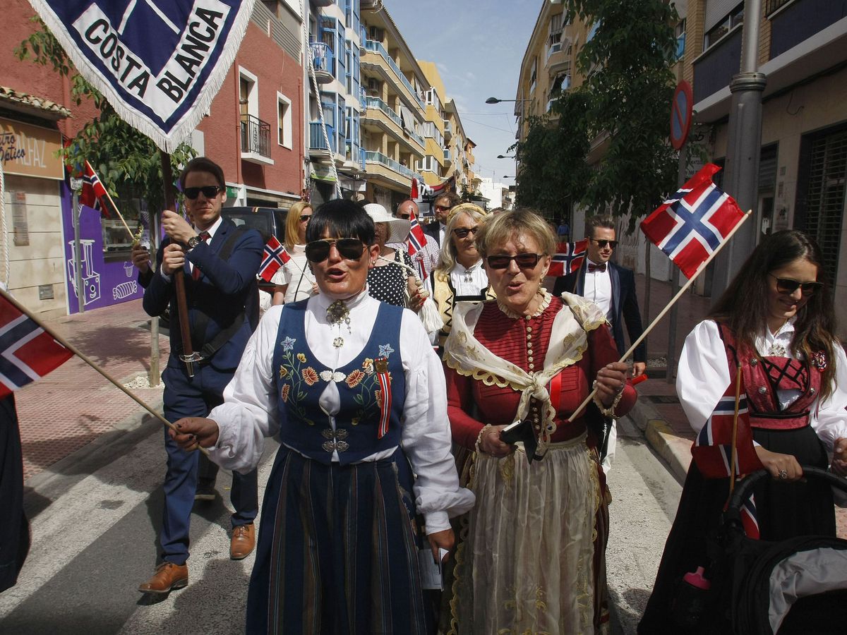 Foto: La comunidad Noruega L'Alfàs del Pi celebra el Día de su Constitución. (EFE/Morell)