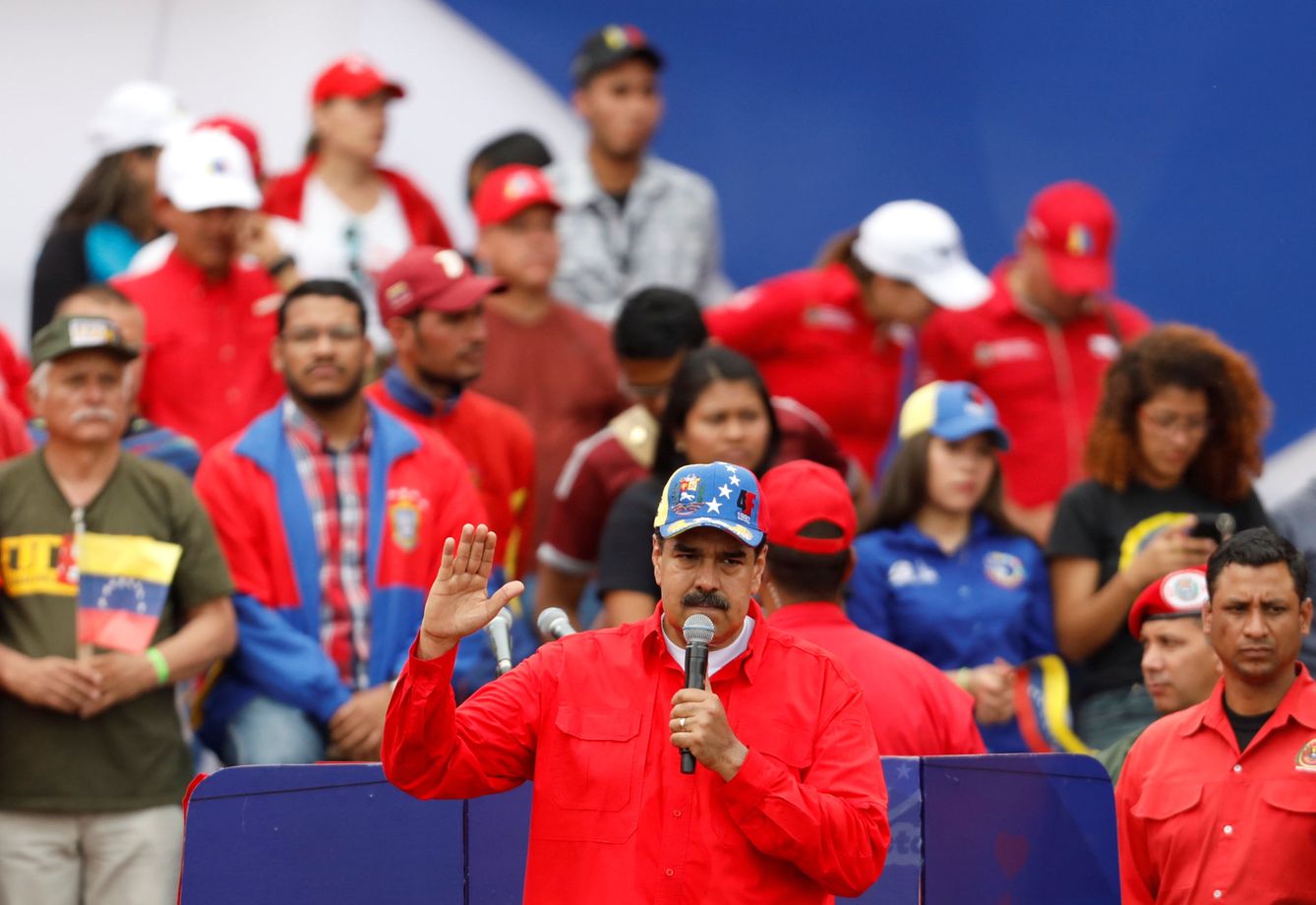 Nicolás Maduro habla ante sus partidarios. (Reuters)