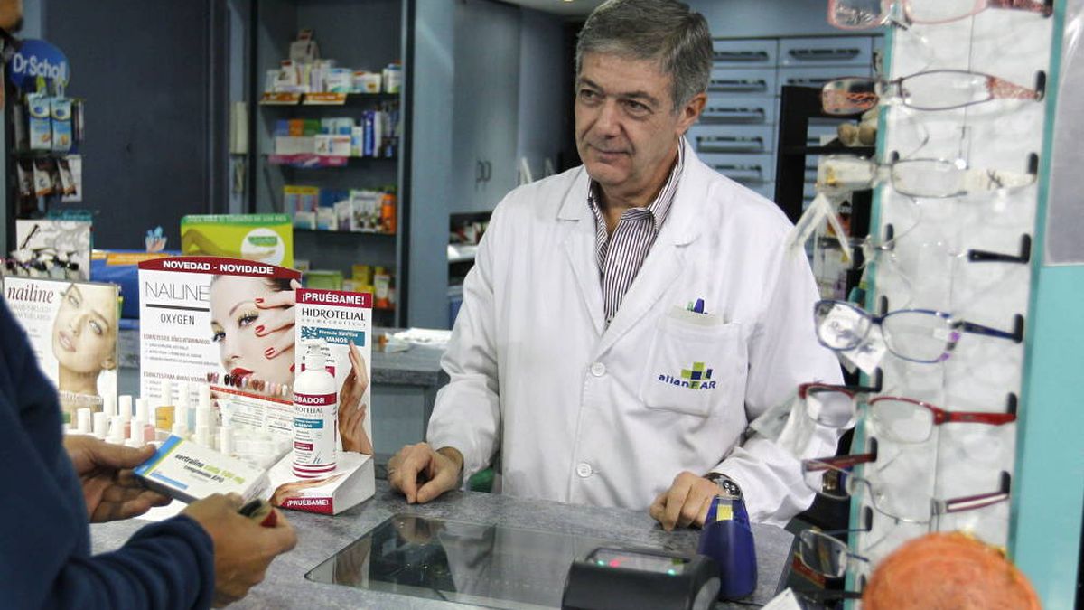 Los enfermeros ganan: Madrid vetará a las farmacias dispensar medicinas a domicilio 
