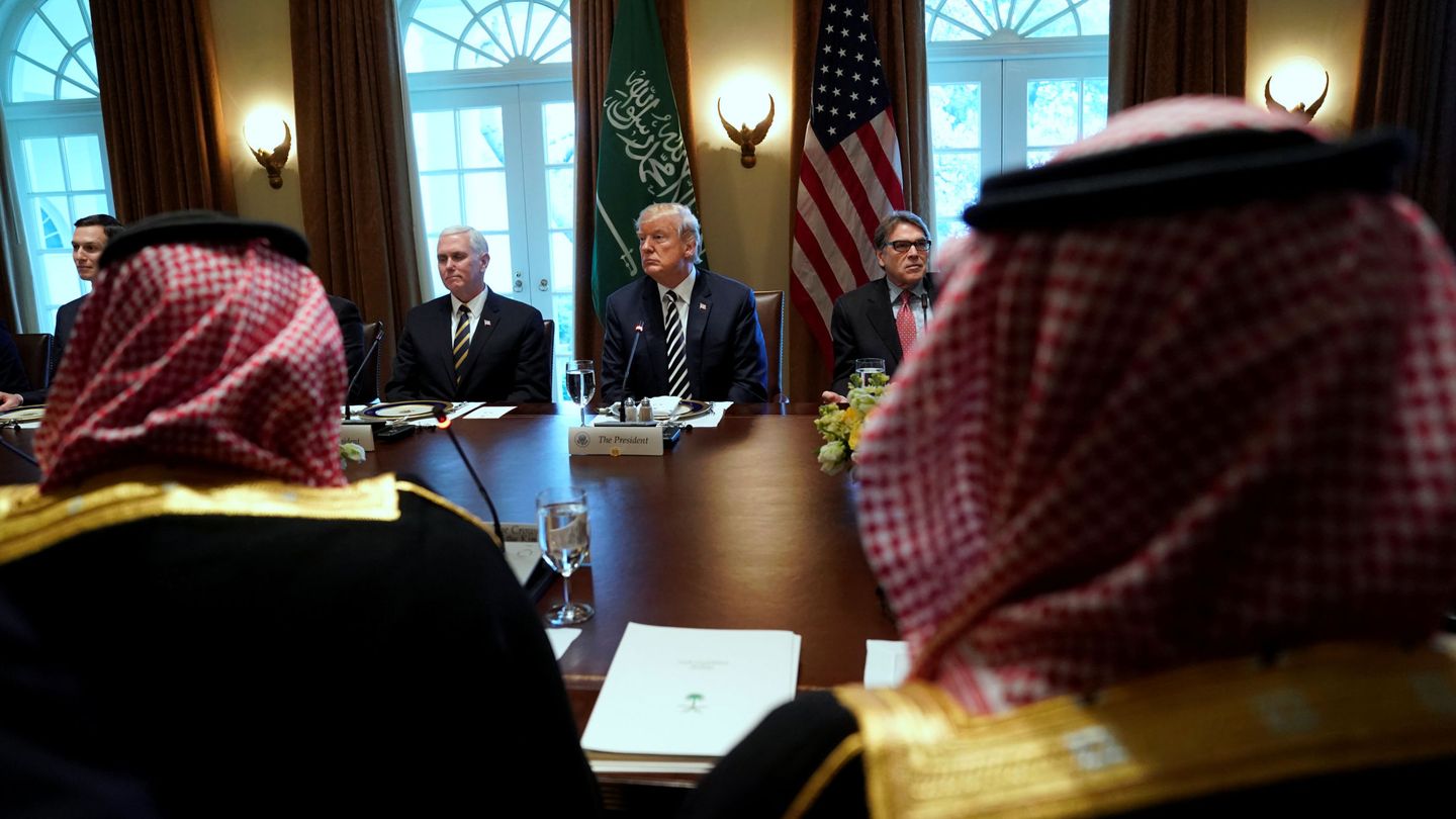 El presidente Trump recibe al príncipe heredero saudí Mohamed Bin Salman y su séquito en la Casa Blanca, el 20 de marzo de 2018. (Reuters)