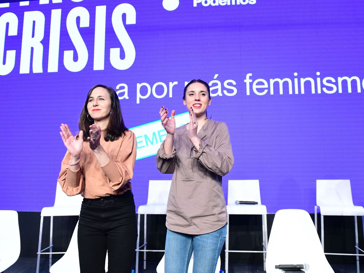Foto: Las dirigentes de Podemos y ministras de Igualdad, Irene Montero (d), y Derechos Sociales, Ione Belarra (i). (EFE/Víctor Lerena)