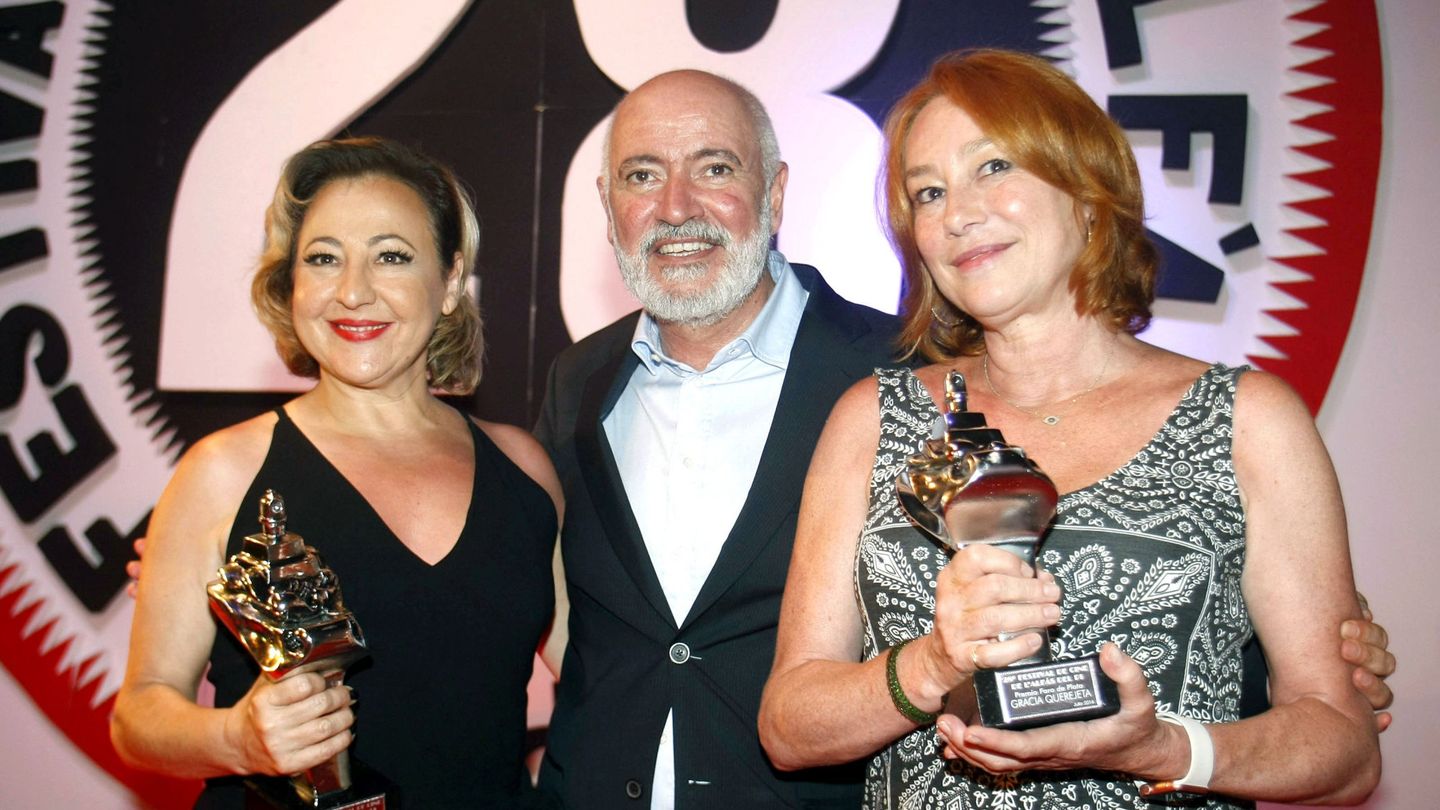 Juan Luis Iborra, con Carmen Machi y Gracia Querejeta, en una entrega de premios. (EFE/Morell)