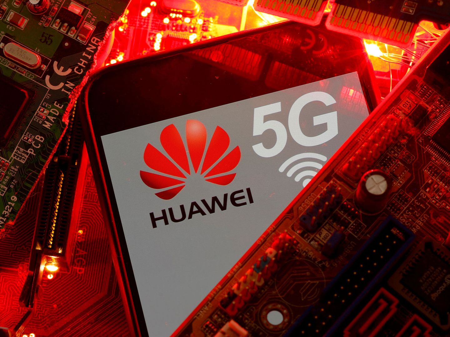 Un teléfono móvil con el logo de Huawei. (Reuters)