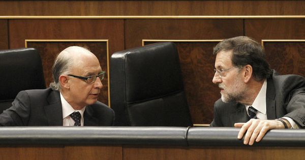 Foto: El ministro Cristóbal Montoro junto al presidente de Gobierno, Mariano Rajoy (Gtres)