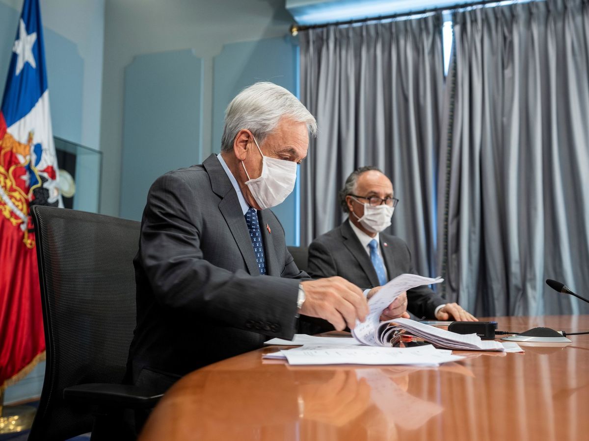 Foto: Sebastián Piñera (izq.) en una reunión por videoconferencia del Prosur desde Santiago de Chile (EFE)