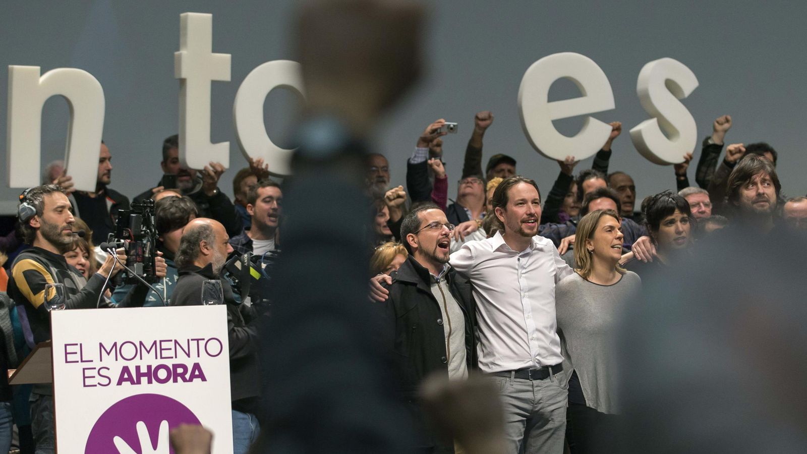 Foto: Líderes de Podemos cantando en un mitin (EFE)