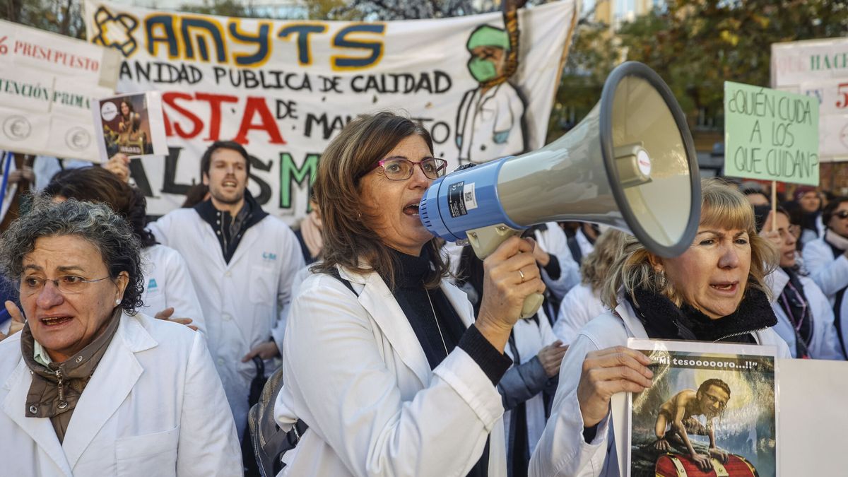 El Colegio de Médicos de Madrid pide desconvocar la huelga, pero Amyts mantiene el pulso