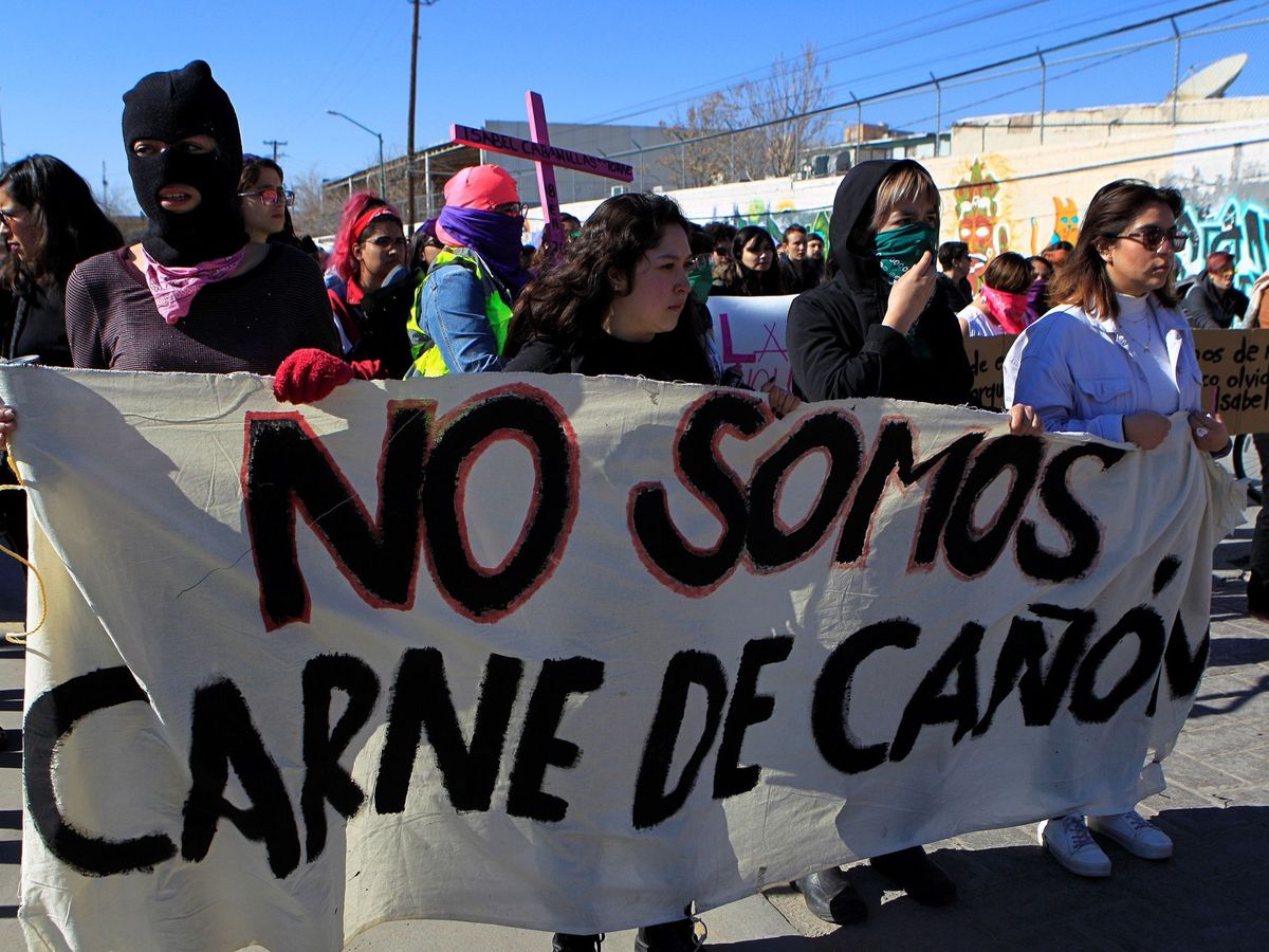 Foto: Cientos de personas protestan este domingo tras el asesinato de la activista mexicana Isabel Cabanillas. (EFE)