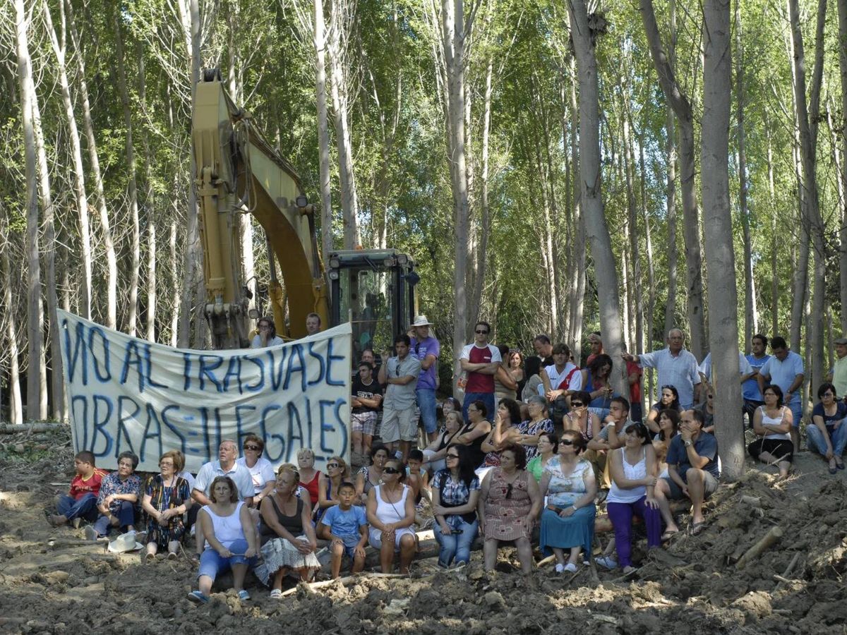 Foto: Imagen de archivo de una de las protestas contra el trasvase del río Castril. (Plataforma en defensa del río Castril)