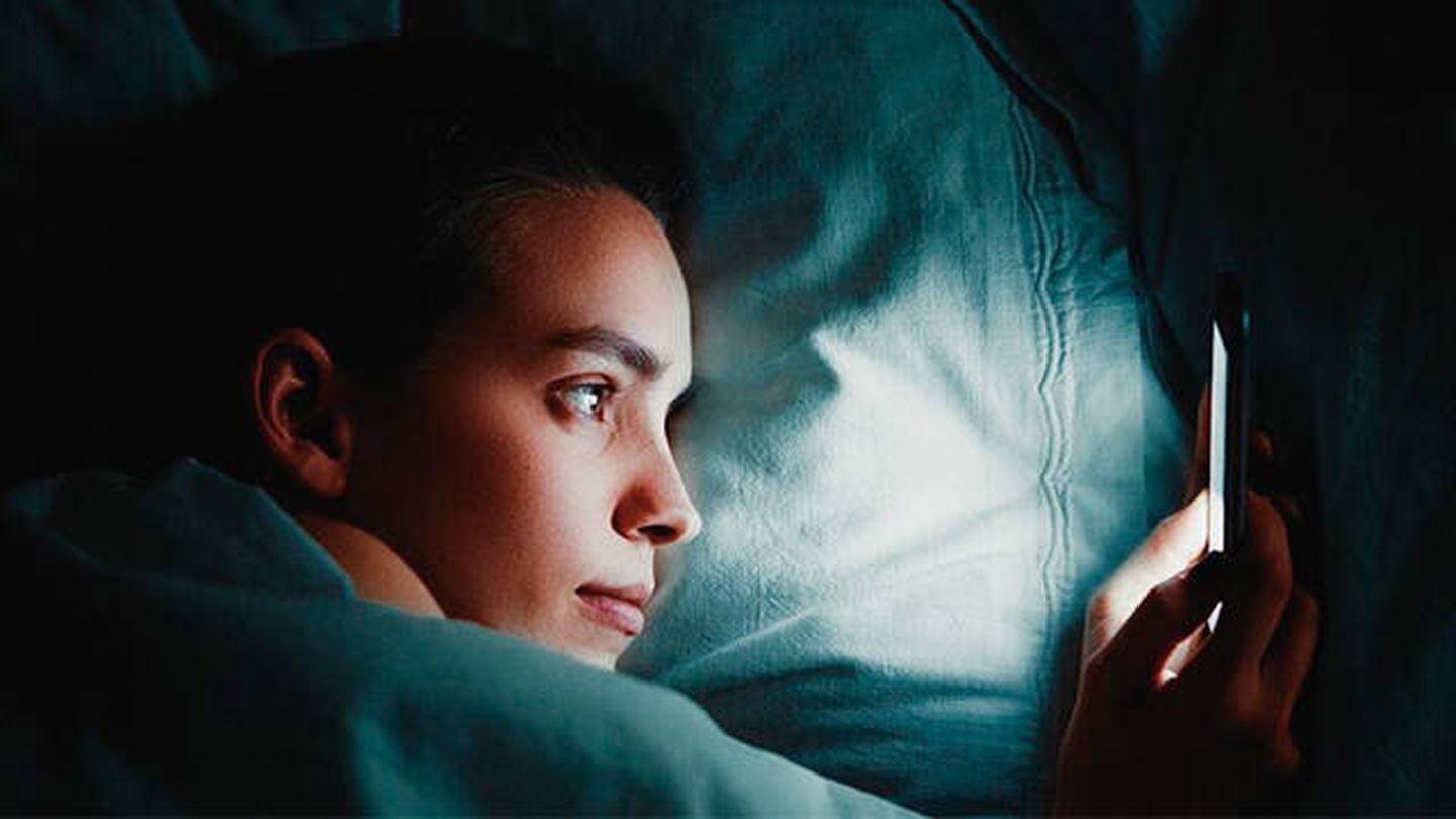Utilizar el móvil mientras estás en la cama escuadra tu descansa y adelgazar con más facilidad (Pixabay)