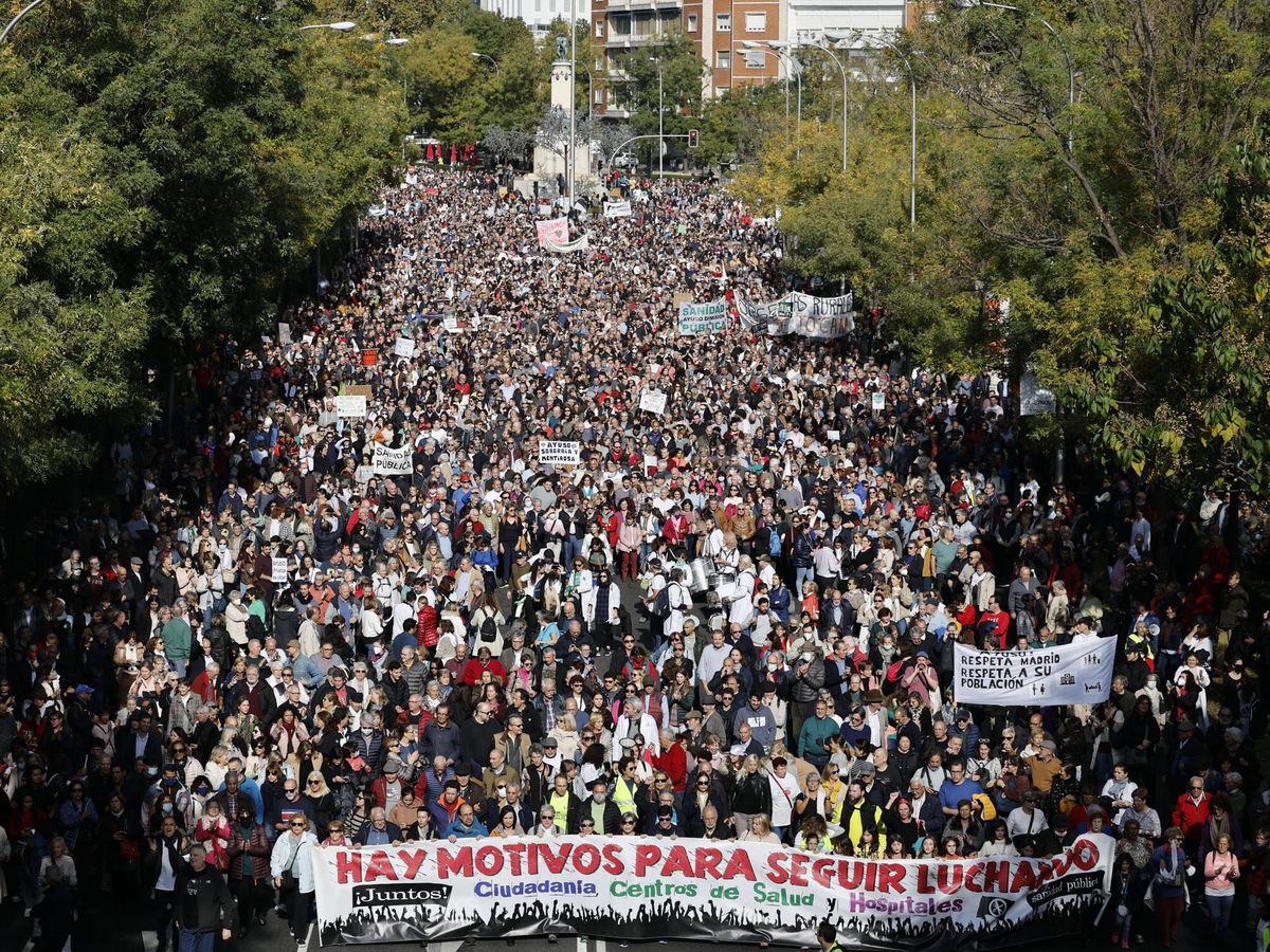 Foto: Manifestación por la sanidad pública en Madrid. (EFE/Sergio Pérez)
