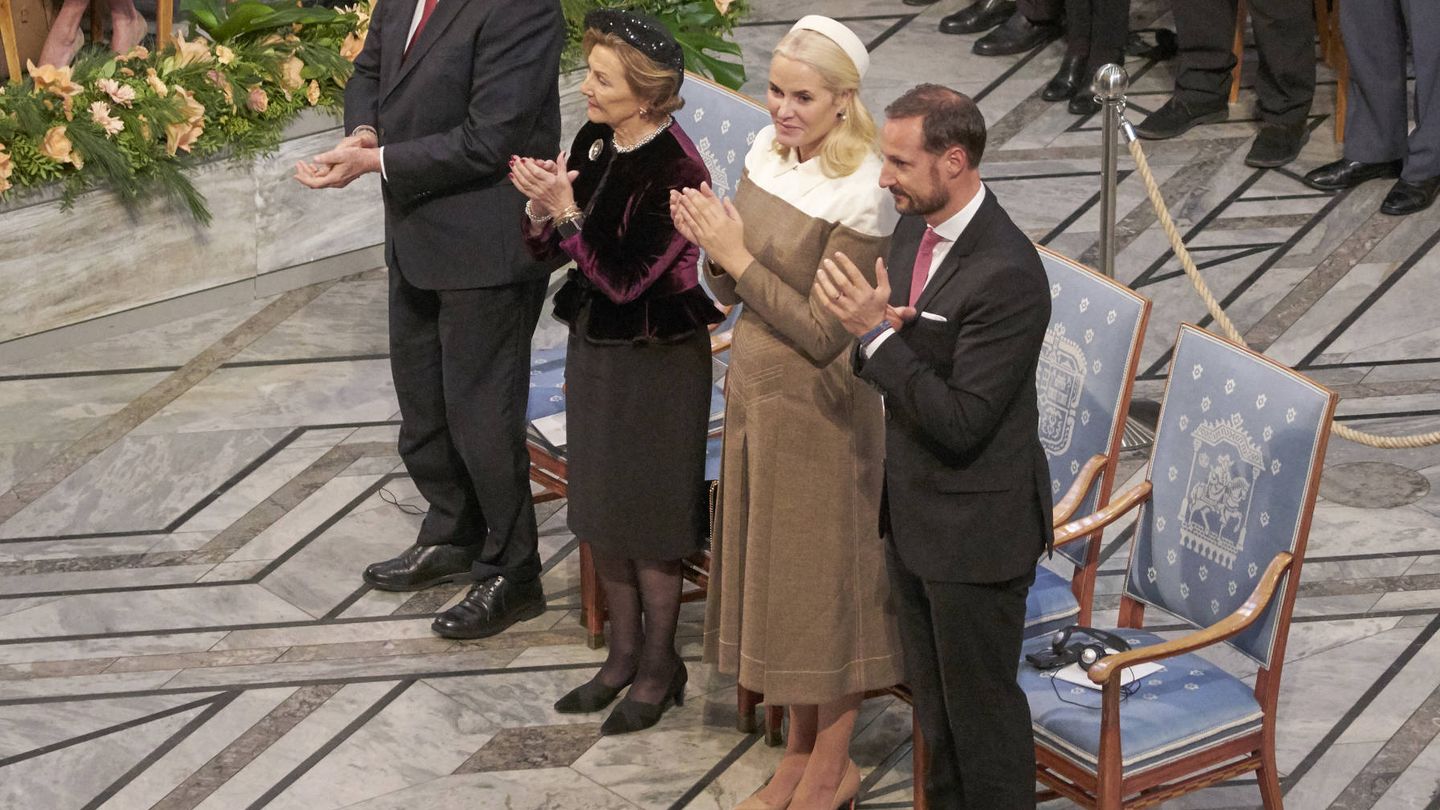 La princesa junto a los reyes y Haakon de Noruega. (Getty)