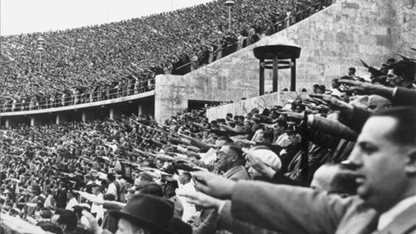 El público hace el saludo nazi en los Juegos Olímpicos de Berlín en 1936