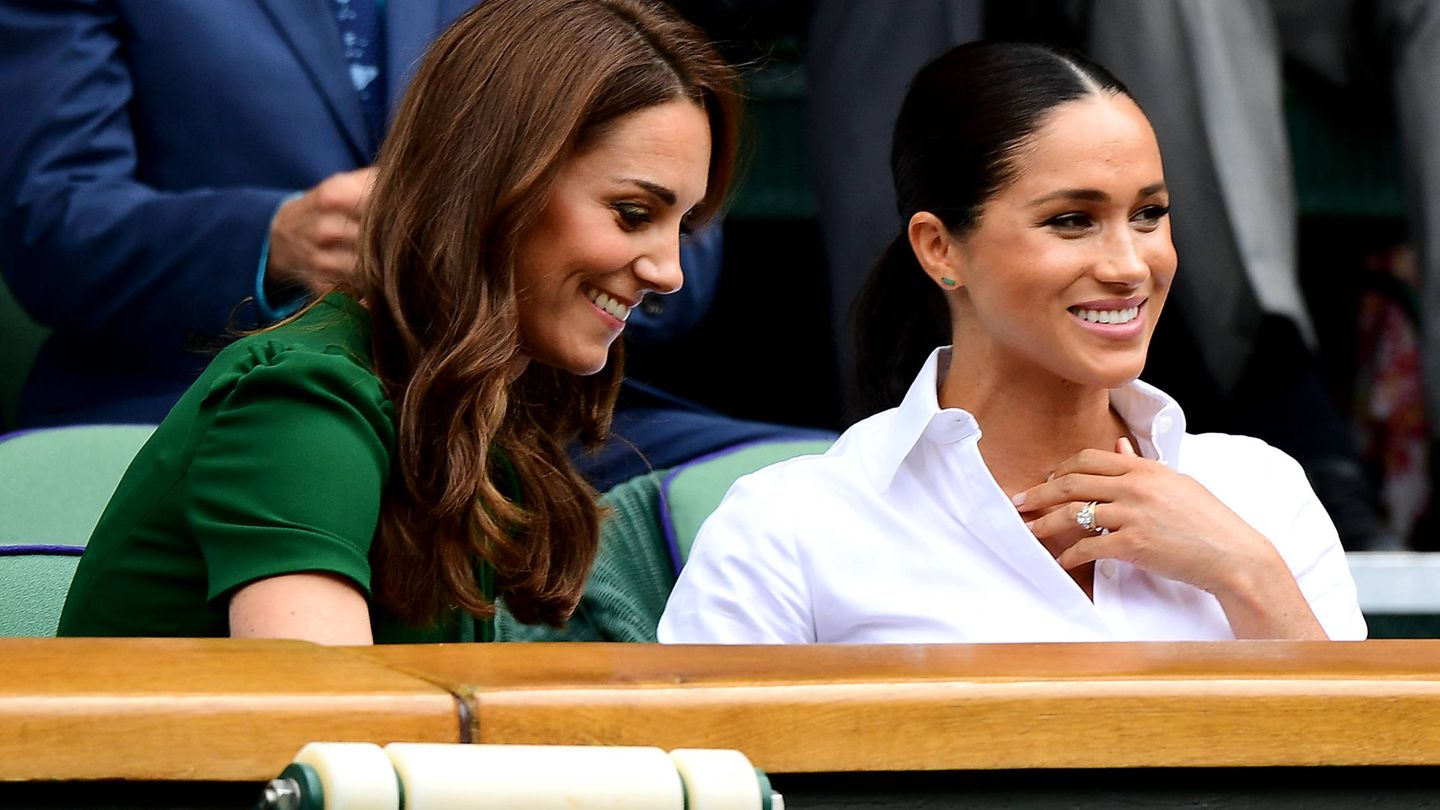 Meghan Markle y Kate Middleton, durante un partido de Wimbledon. (Getty)
